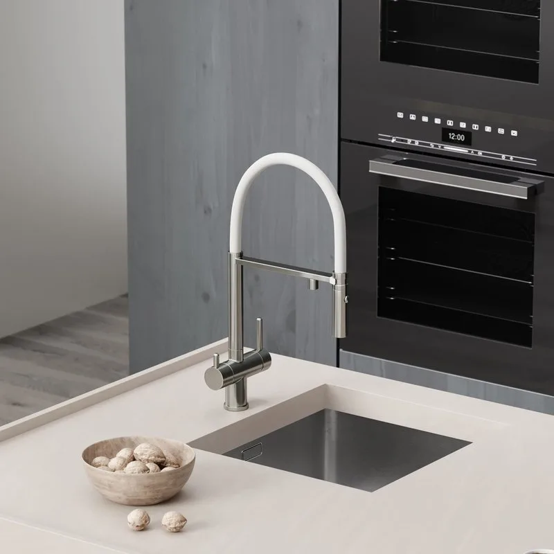 Смеситель для кухни гибкий с фильтром для питьевой воды SC4010BNwh, брашированный никель, матовый белый Sancos — официальный сайт